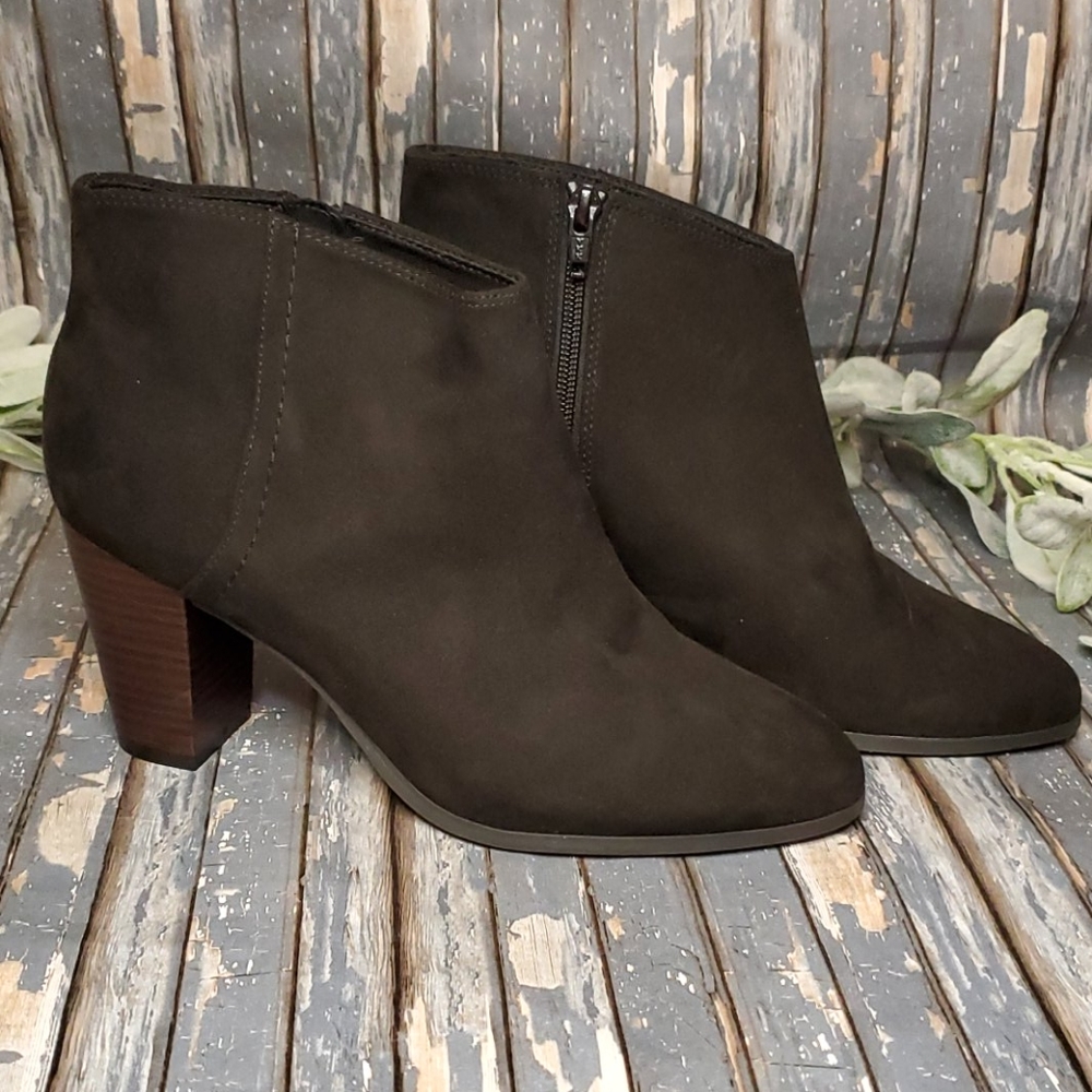 Old Navy Black Suede Booties - Sz 8